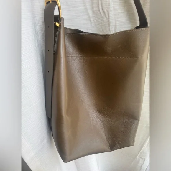 Madewell Burnt Olive Essential Leather Bucket Tote - Picture 5 of 7